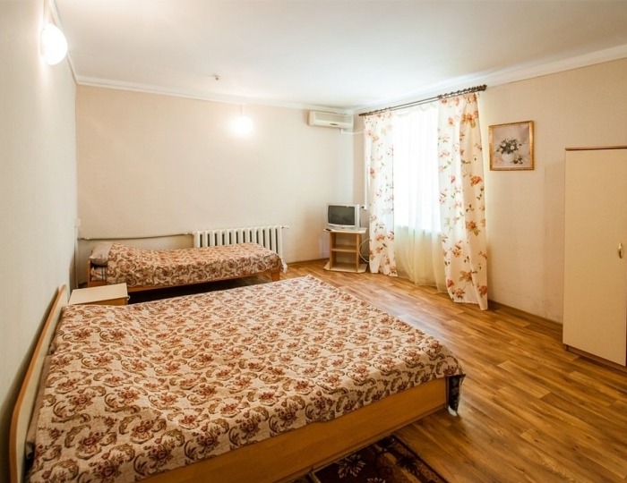 1-мест.(разм. в 3-мест.) семейный, корп. 4 - База отдыха «Светлая» Феодосия